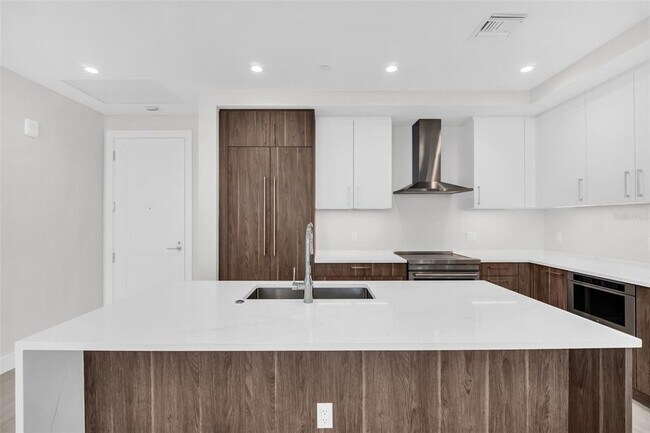 Building Photo - 275 1st Ave S