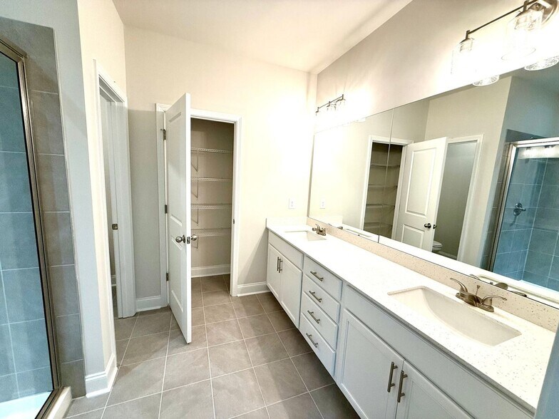 Building Photo - 1278 Ainsworth Alley