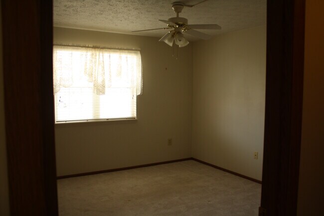Building Photo - 201 Clubhouse Dr