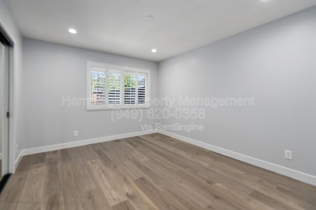 Building Photo - 1199 E 1st St