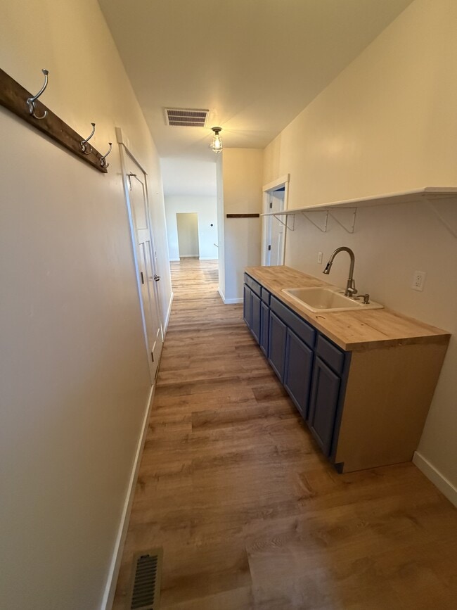 Building Photo - 4280 NE Alexander Way