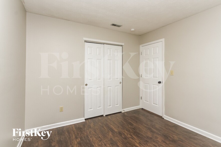 Building Photo - 5923 Prairie Creek Dr