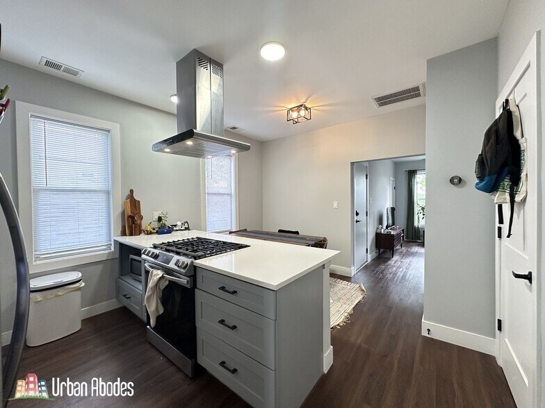 Building Photo - 1721 N Mozart St