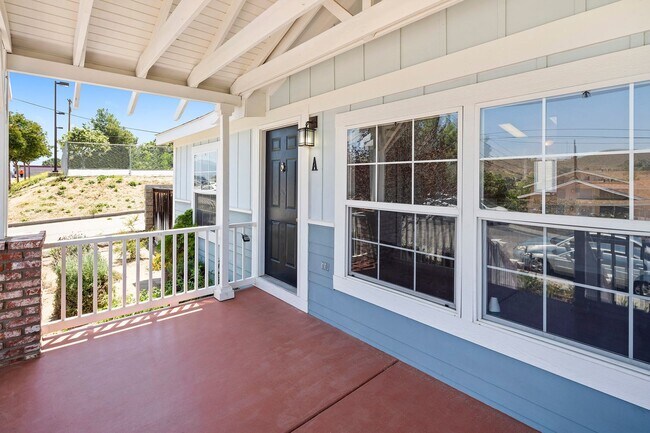 Building Photo - 307 N Poe St