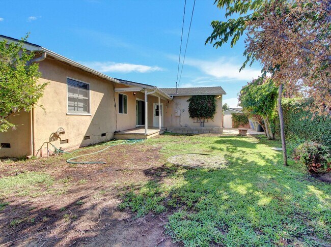 Building Photo - 3 bedrooms, 2 bathrooms house in La Habra