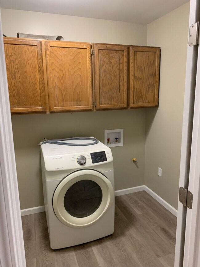 Building Photo - 1568 N Williwaw Way