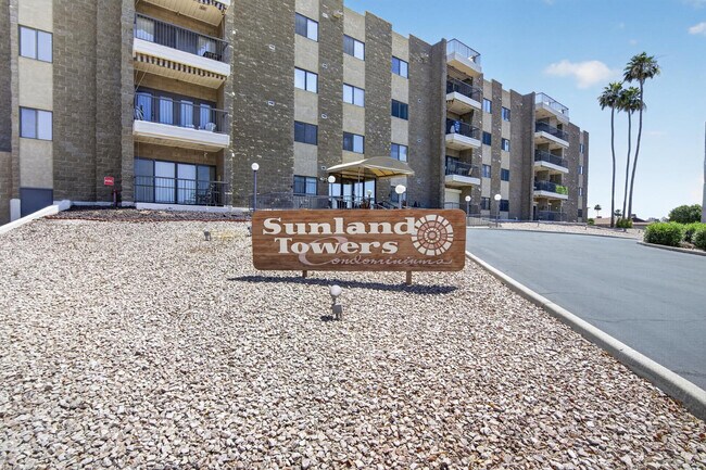 Building Photo - 425 S Parkcrest