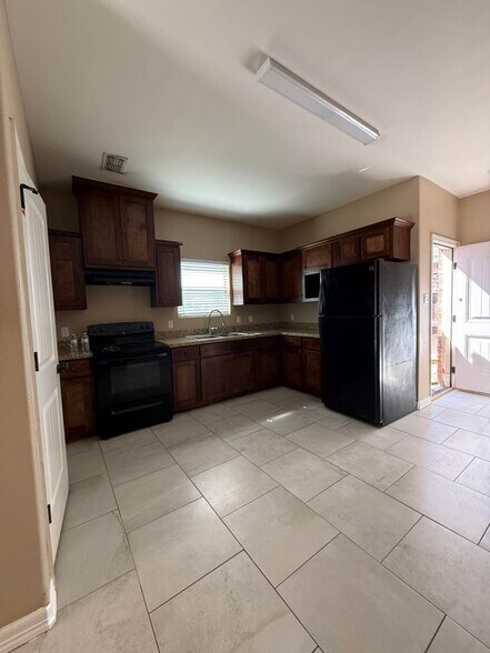 Building Photo - 2713 E Eisenhower Ave