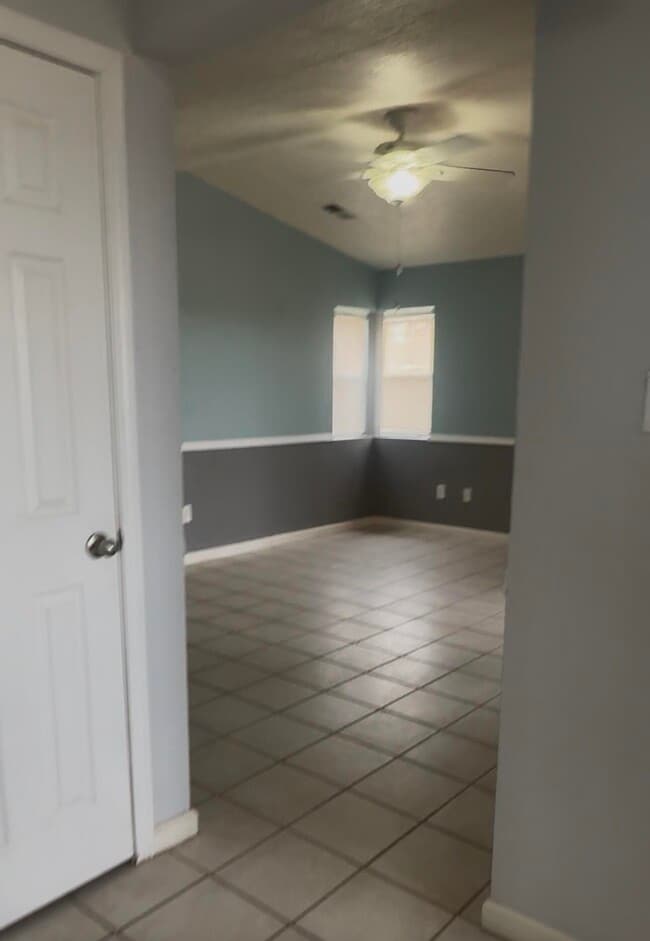 Building Photo - 556 Apache Loop SW