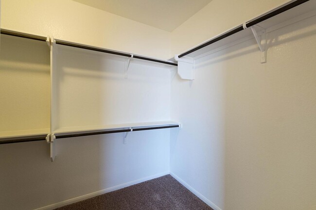 Building Photo - Spacious 4-Bedroom, 2-Bath Home in Hills o...