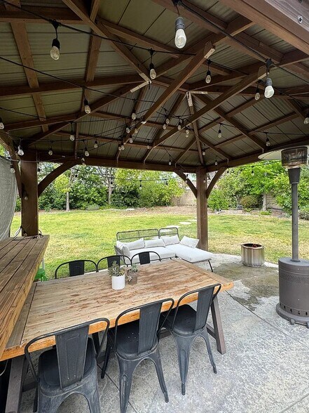 Building Photo - 417 E Miramar Ave