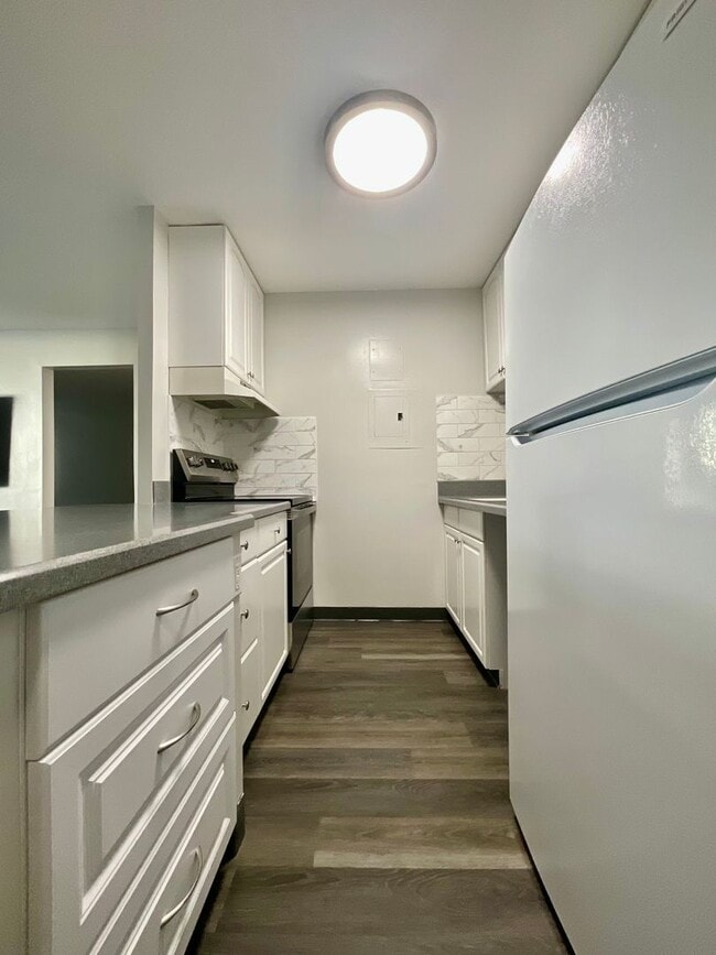 Building Photo - Beautiful 1/1/1 with Sunset Views