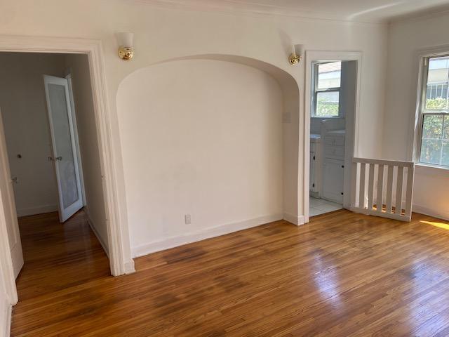 Building Photo - 744 N Ridgewood Pl