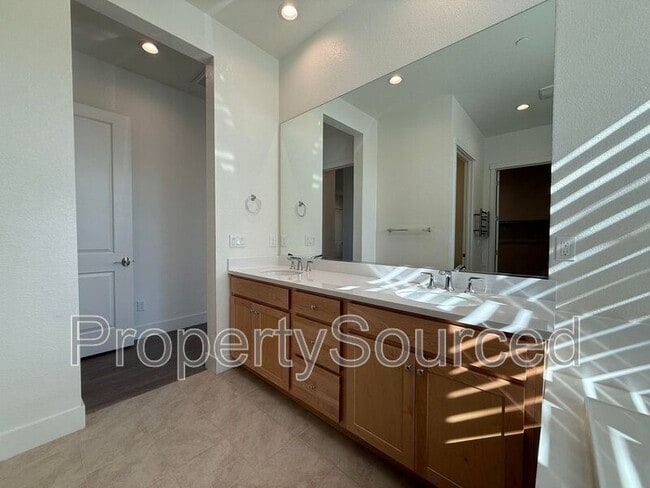 Building Photo - 1136 Crescent Ave