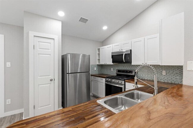 Building Photo - 1807 Verbena Way