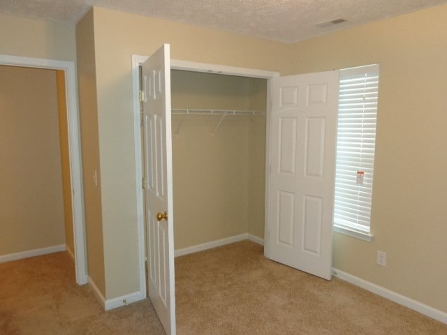 Building Photo - 884 Pin Oak Dr