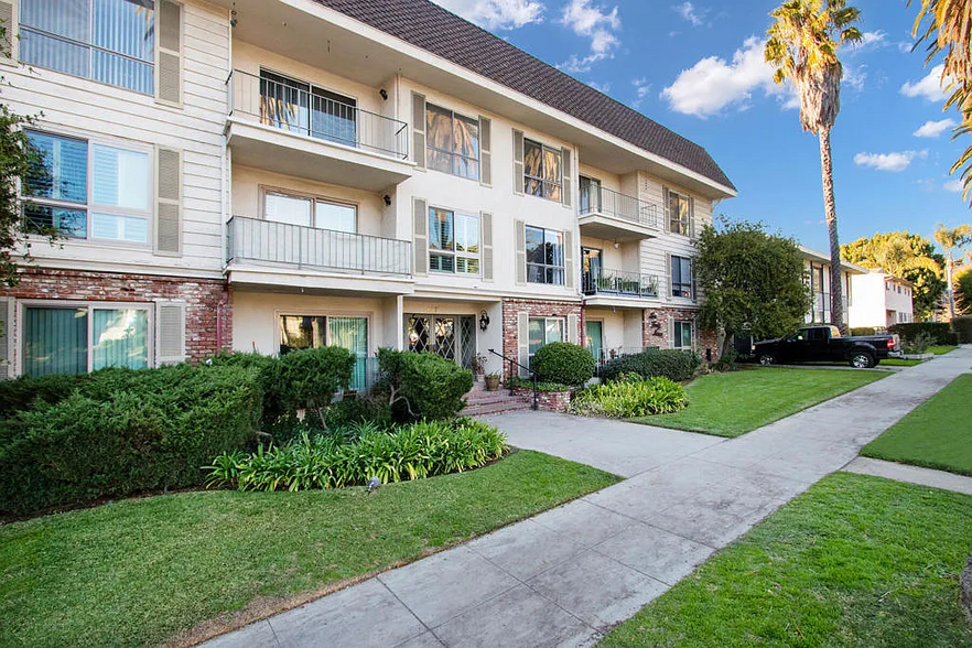 Building Photo - 647 Orange Grove Ave