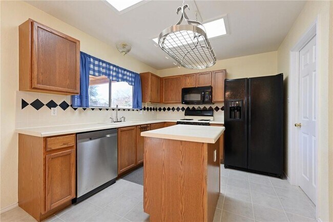 Building Photo - 102 Presidio Dr