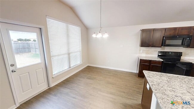 Building Photo - 1304 Lakeway Crossing Dr