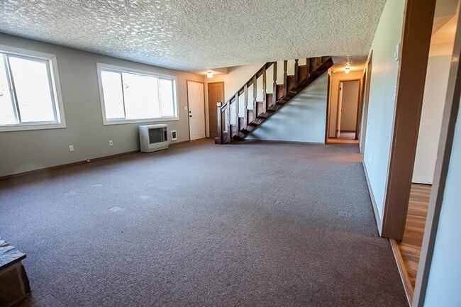 Building Photo - 95 Rattlesnake Rd
