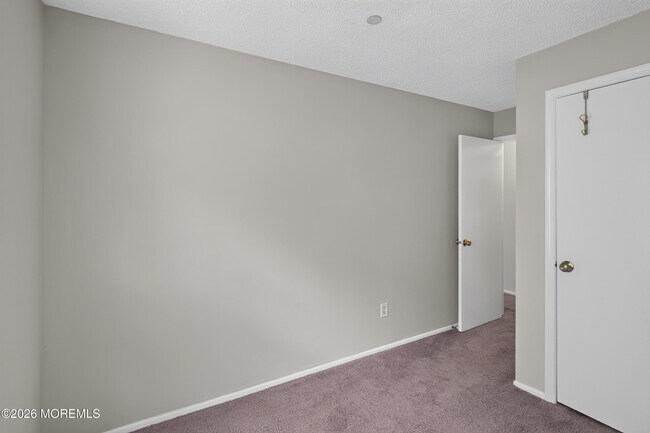 Building Photo - 92 Des Moines Ct