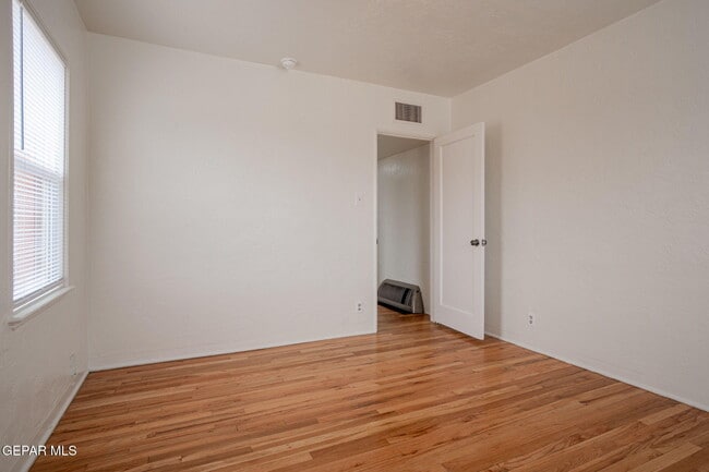 Building Photo - 819 Ellis St