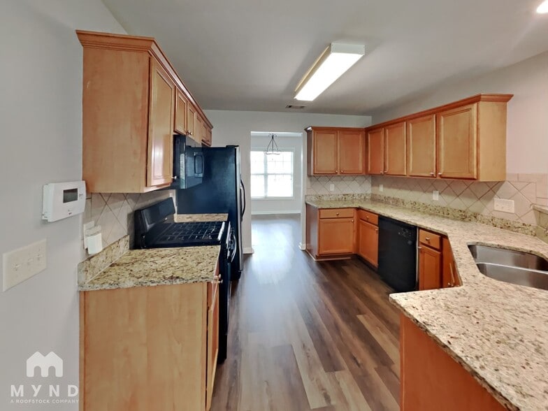 Building Photo - 6062 Park Bend Ave