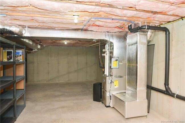Building Photo - 17 Brookview Cir