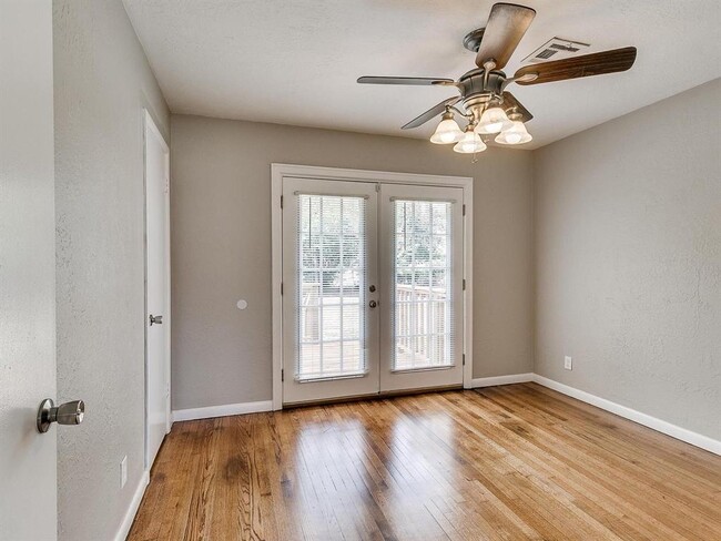 Building Photo - 710 Highland Pkwy