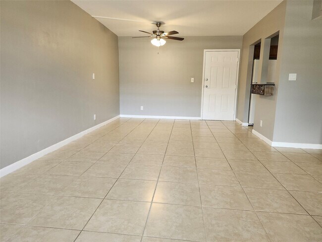 Building Photo - 475 St