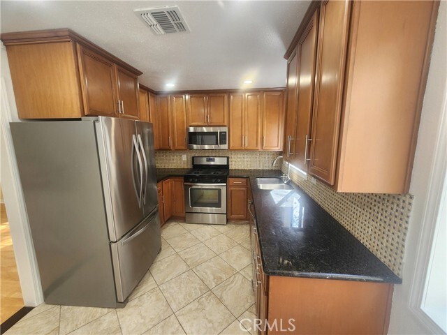 Building Photo - 7432 Hazeltine Ave