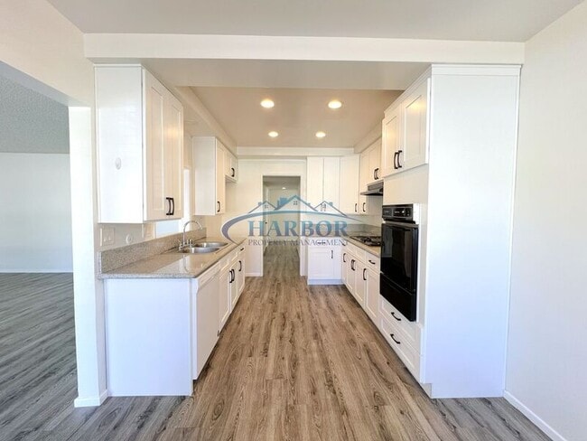 Building Photo - 718 S Leland St