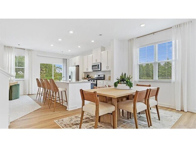 Building Photo - 2187 Tyrone Dr