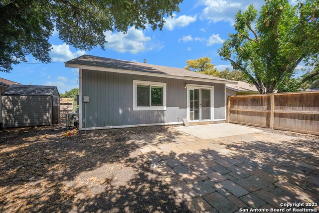 Building Photo - 8032 Laurel Bend