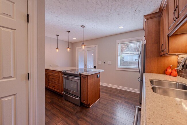 Building Photo - 7630 Alta View Blvd