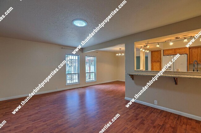 Building Photo - Updated 3 Bedroom, 2 Bathroom, 2 Car Garag...