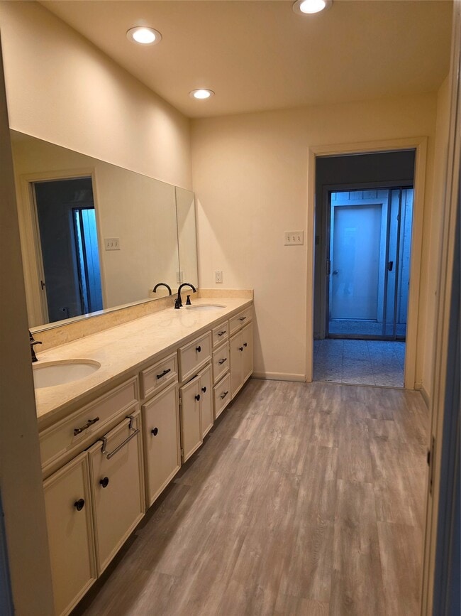 Building Photo - 406 Fox Briar Ln