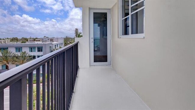 Building Photo - 9273 Collins Ave