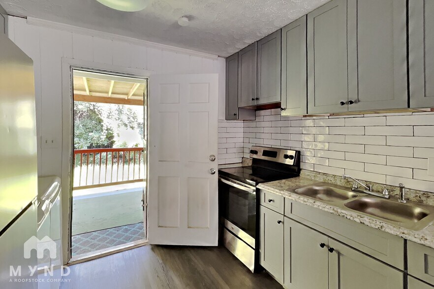 Building Photo - 1429 Vesta Ave