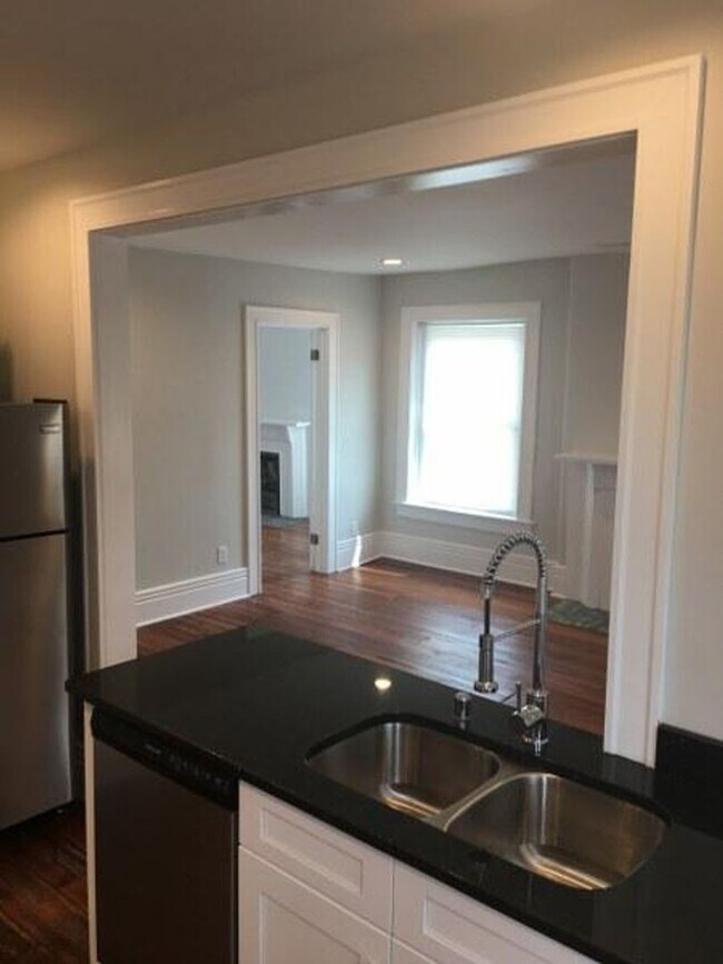 Building Photo - 1131