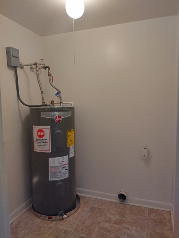 Building Photo - 600 Reusens Rd