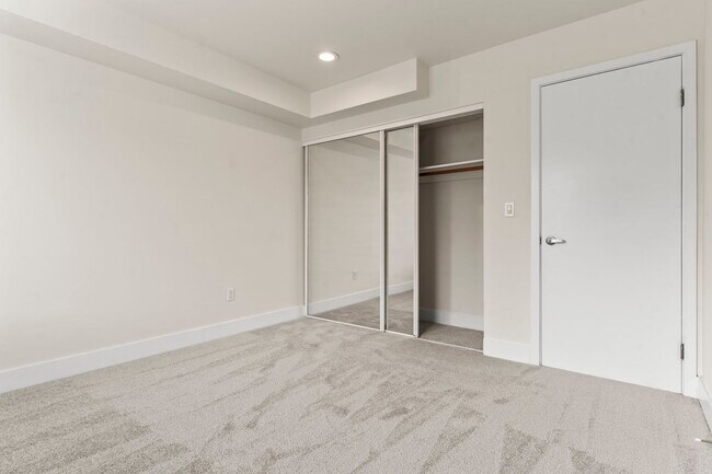 Building Photo - Lovely 2 Bed, 1.5 Bi-Level Hayes Valley Co...