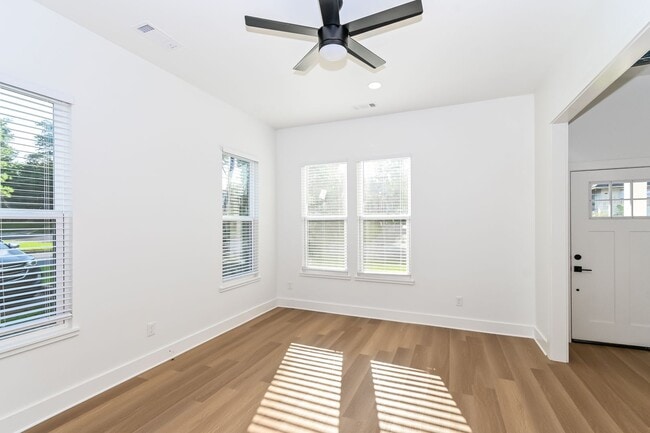 Building Photo - Charming Midtown Home Near Overton Park!