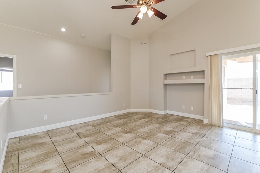 Building Photo - 2519 Hollow Oak Ave