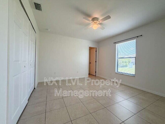 Building Photo - 842 SW 39th Terrace