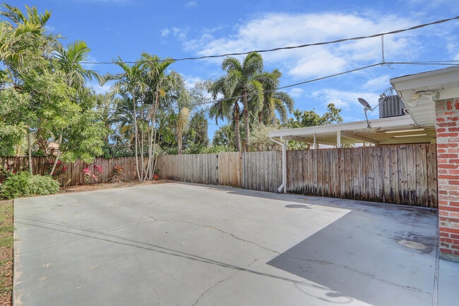 Building Photo - 705 Osprey Way