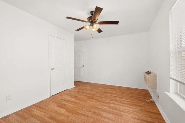 Building Photo - Flat Rock Creek Apartments
