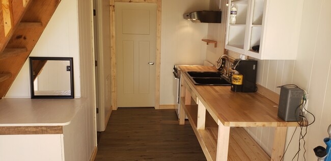 Building Photo - 1134 Pink Mountain Blvd