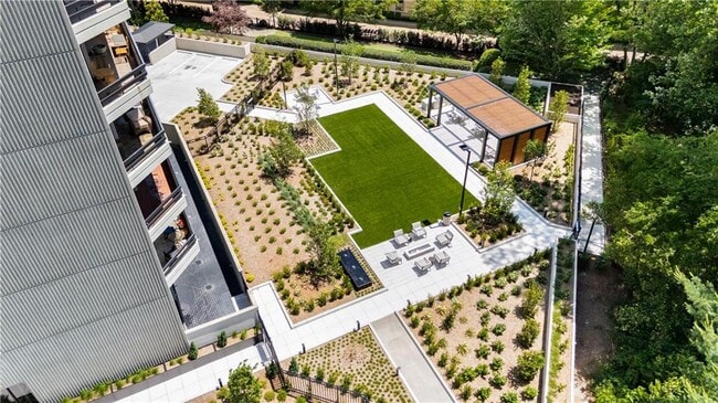 Building Photo - 2660 Peachtree Rd NW