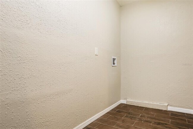 Building Photo - 3919 Longhorn Dr